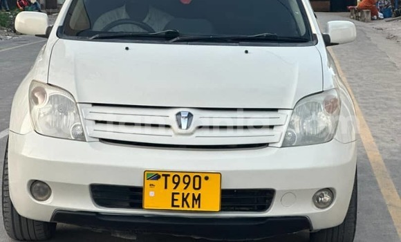 Buy Used Toyota IST White Car in Dar es Salaam in Dar es Salaam