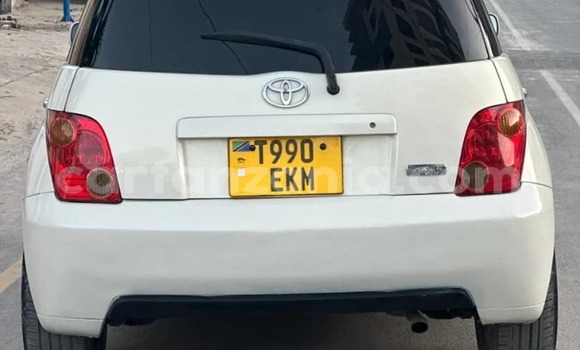 Nunua Ilio tumika Toyota IST Nyeupe Gari ndani ya Dar es Salaam nchini Dar es Salaam
