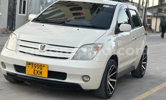 Buy Used Toyota IST White Car in Dar es Salaam in Dar es Salaam