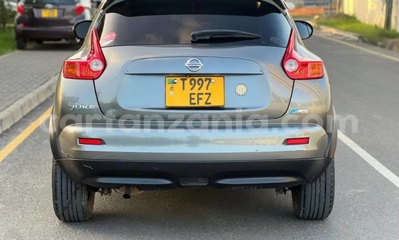 Nunua Ilio tumika Nissan Juke Beige Gari ndani ya Dar es Salaam nchini Dar es Salaam
