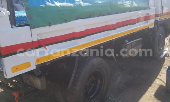 Nunua Ilio tumika Mitsubishi Fuso Fighter Nyeupe Lori ndani ya Dar es Salaam nchini Dar es Salaam Nunua Ilio tumika Mitsubishi Fuso Fighter Nyeupe Lori ndani ya Dar es Salaam nchini Dar es Salaam
