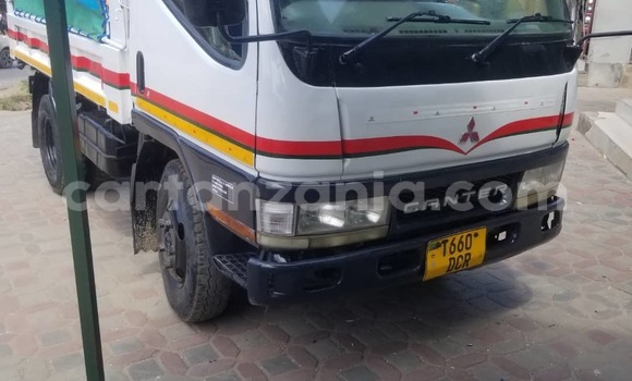 Nunua Ilio tumika Mitsubishi Fuso Fighter Nyeupe Lori ndani ya Dar es Salaam nchini Dar es Salaam Nunua Ilio tumika Mitsubishi Fuso Fighter Nyeupe Lori ndani ya Dar es Salaam nchini Dar es Salaam