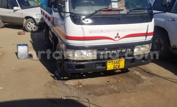 Nunua Ilio tumika Mitsubishi Fuso Fighter Nyeupe Lori ndani ya Dar es Salaam nchini Dar es Salaam Nunua Ilio tumika Mitsubishi Fuso Fighter Nyeupe Lori ndani ya Dar es Salaam nchini Dar es Salaam