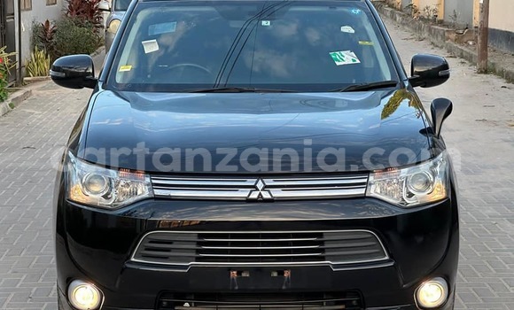 Nunua Ilio tumika Mitsubishi Outlander Nyeusi Gari ndani ya Dar es Salaam nchini Dar es Salaam