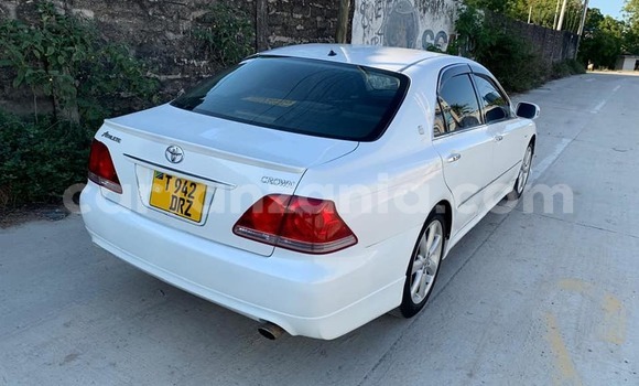 Buy Used Toyota Crown White Car in Dar es Salaam in Dar es Salaam Buy Used Toyota Crown White Car in Dar es Salaam in Dar es Salaam