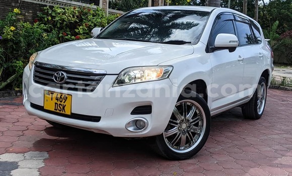Buy Used Toyota Vanguard White Car in Dar es Salaam in Dar es Salaam
