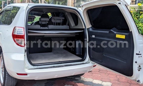 Buy Used Toyota Vanguard White Car in Dar es Salaam in Dar es Salaam Buy Used Toyota Vanguard White Car in Dar es Salaam in Dar es Salaam