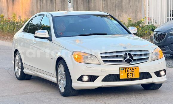 Buy Used Mercedes-Benz C-Classe White Car in Dar es Salaam in Dar es Salaam