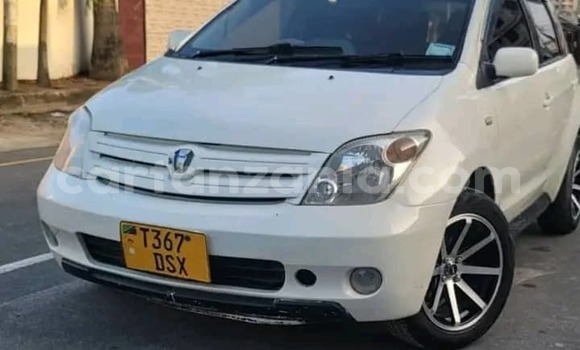 Buy Used Toyota IST White Car in Dar es Salaam in Dar es Salaam