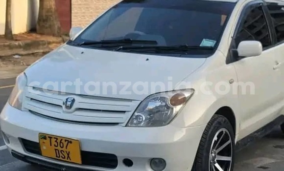 Buy Used Toyota IST White Car in Dar es Salaam in Dar es Salaam