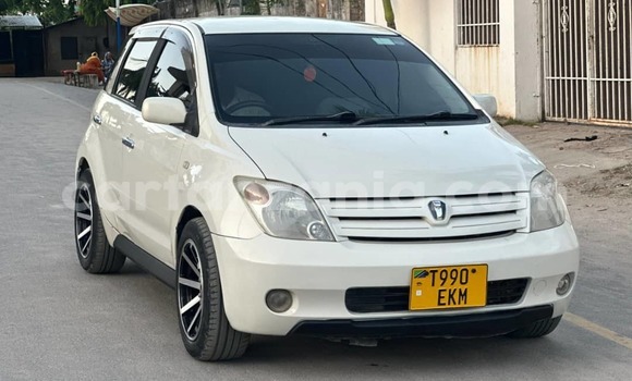 Buy Used Toyota IST White Car in Dar es Salaam in Dar es Salaam