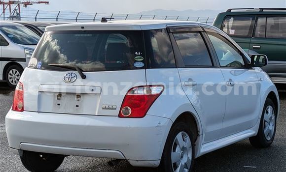 Buy Import Toyota IST White Car in Dar es Salaam in Dar es Salaam Buy Import Toyota IST White Car in Dar es Salaam in Dar es Salaam