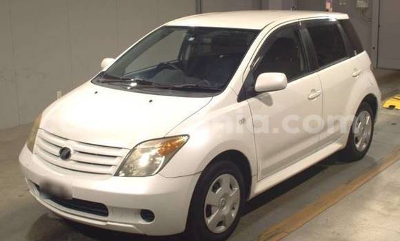 Buy Import Toyota IST White Car in Dar es Salaam in Dar es Salaam Buy Import Toyota IST White Car in Dar es Salaam in Dar es Salaam
