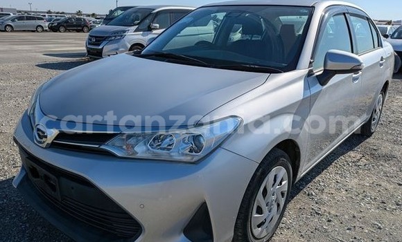 Nunua Imported Toyota Axio Fedha Gari ndani ya Dar es Salaam nchini Dar es Salaam