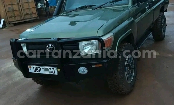 Nunua Ilio tumika Toyota Hilux Nyeusi Gari ndani ya Biharamulo nchini Kagera Nunua Ilio tumika Toyota Hilux Nyeusi Gari ndani ya Biharamulo nchini Kagera