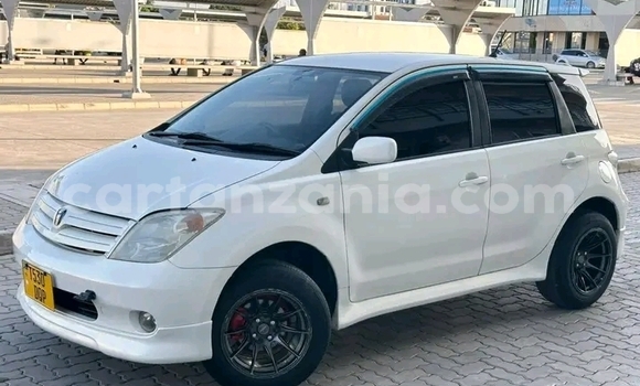 Buy Used Toyota IST White Car in Bunda in Mara Buy Used Toyota IST White Car in Bunda in Mara