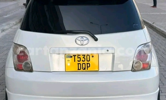 Buy Used Toyota IST White Car in Bunda in Mara Buy Used Toyota IST White Car in Bunda in Mara