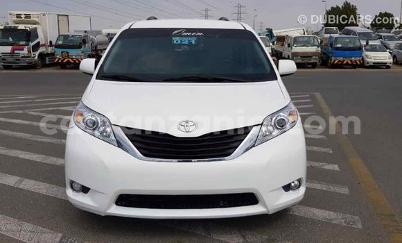 Nunua Imported Toyota Sienna Nyeupe Gari ndani ya Import - Dubai nchini Arusha Nunua Imported Toyota Sienna Nyeupe Gari ndani ya Import - Dubai nchini Arusha