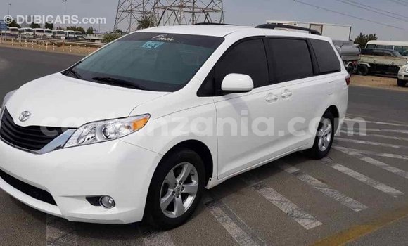 Nunua Imported Toyota Sienna Nyeupe Gari ndani ya Import - Dubai nchini Arusha Nunua Imported Toyota Sienna Nyeupe Gari ndani ya Import - Dubai nchini Arusha