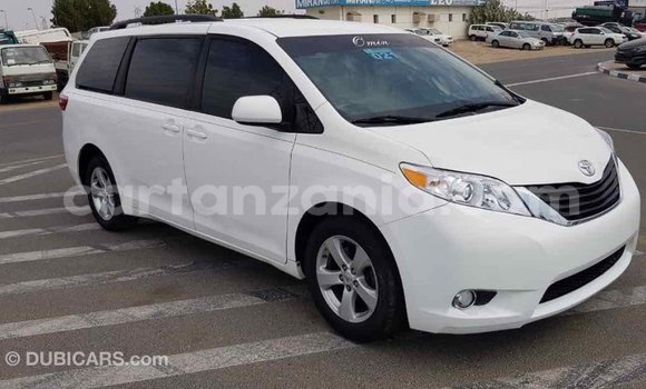 Nunua Imported Toyota Sienna Nyeupe Gari ndani ya Import - Dubai nchini Arusha Nunua Imported Toyota Sienna Nyeupe Gari ndani ya Import - Dubai nchini Arusha
