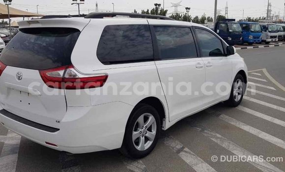 Nunua Imported Toyota Sienna Nyeupe Gari ndani ya Import - Dubai nchini Arusha Nunua Imported Toyota Sienna Nyeupe Gari ndani ya Import - Dubai nchini Arusha