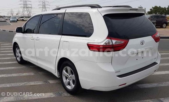 Nunua Imported Toyota Sienna Nyeupe Gari ndani ya Import - Dubai nchini Arusha Nunua Imported Toyota Sienna Nyeupe Gari ndani ya Import - Dubai nchini Arusha
