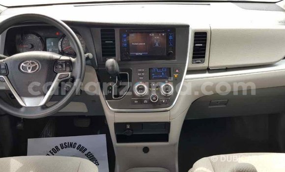 Nunua Imported Toyota Sienna Nyeupe Gari ndani ya Import - Dubai nchini Arusha Nunua Imported Toyota Sienna Nyeupe Gari ndani ya Import - Dubai nchini Arusha