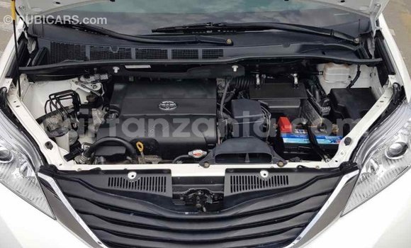Nunua Imported Toyota Sienna Nyeupe Gari ndani ya Import - Dubai nchini Arusha Nunua Imported Toyota Sienna Nyeupe Gari ndani ya Import - Dubai nchini Arusha