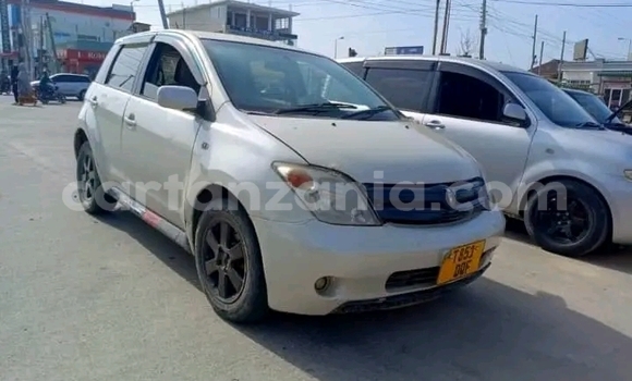 Buy Used Toyota IST White Car in Busega in Simiyu Buy Used Toyota IST White Car in Busega in Simiyu