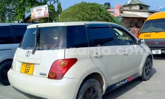 Buy Used Toyota IST White Car in Busega in Simiyu Buy Used Toyota IST White Car in Busega in Simiyu