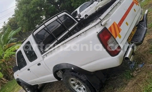 Nunua Ilio tumika Nissan Hardbody Nyeupe Gari ndani ya Biharamulo nchini Kagera Nunua Ilio tumika Nissan Hardbody Nyeupe Gari ndani ya Biharamulo nchini Kagera