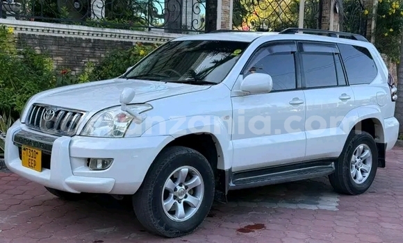 Buy Used Toyota Land Cruiser Prado White Car in Biharamulo in Kagera Buy Used Toyota Land Cruiser Prado White Car in Biharamulo in Kagera