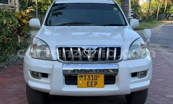 Buy Used Toyota Land Cruiser Prado White Car in Biharamulo in Kagera Buy Used Toyota Land Cruiser Prado White Car in Biharamulo in Kagera
