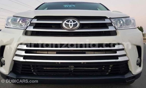 Buy Import Toyota Highlander White Car in Import - Dubai in Arusha Buy Import Toyota Highlander White Car in Import - Dubai in Arusha
