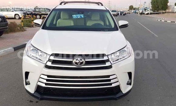 Buy Import Toyota Highlander White Car in Import - Dubai in Arusha Buy Import Toyota Highlander White Car in Import - Dubai in Arusha