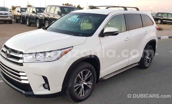 Buy Import Toyota Highlander White Car in Import - Dubai in Arusha Buy Import Toyota Highlander White Car in Import - Dubai in Arusha