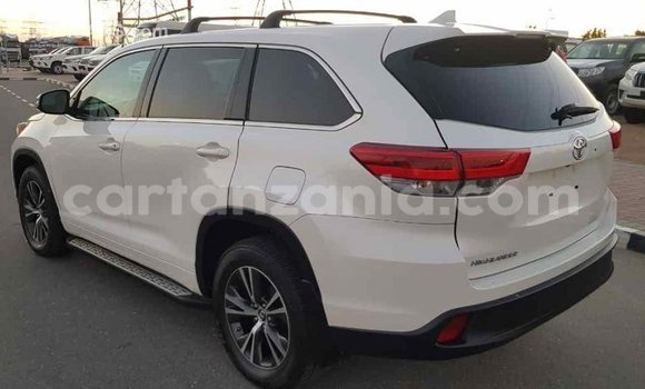 Buy Import Toyota Highlander White Car in Import - Dubai in Arusha Buy Import Toyota Highlander White Car in Import - Dubai in Arusha