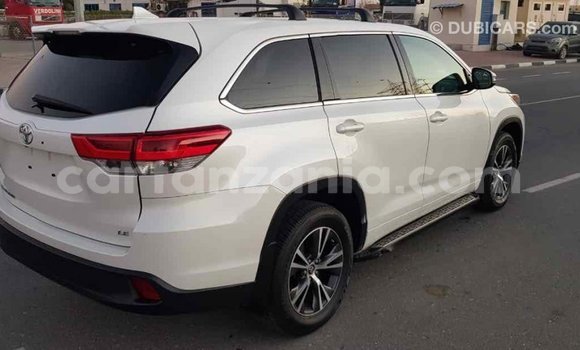Buy Import Toyota Highlander White Car in Import - Dubai in Arusha Buy Import Toyota Highlander White Car in Import - Dubai in Arusha