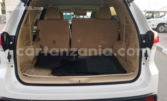 Buy Import Toyota Highlander White Car in Import - Dubai in Arusha Buy Import Toyota Highlander White Car in Import - Dubai in Arusha