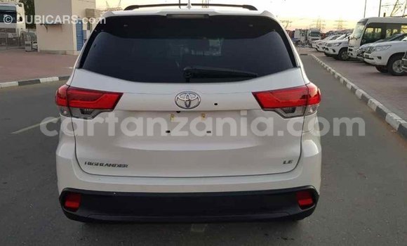 Buy Import Toyota Highlander White Car in Import - Dubai in Arusha Buy Import Toyota Highlander White Car in Import - Dubai in Arusha