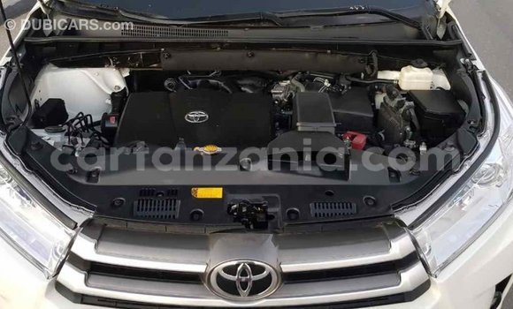 Buy Import Toyota Highlander White Car in Import - Dubai in Arusha Buy Import Toyota Highlander White Car in Import - Dubai in Arusha