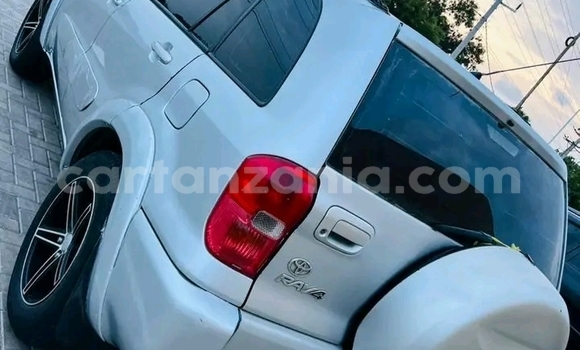 Buy Used Toyota RAV4 White Car in Bwanga in Kagera Buy Used Toyota RAV4 White Car in Bwanga in Kagera