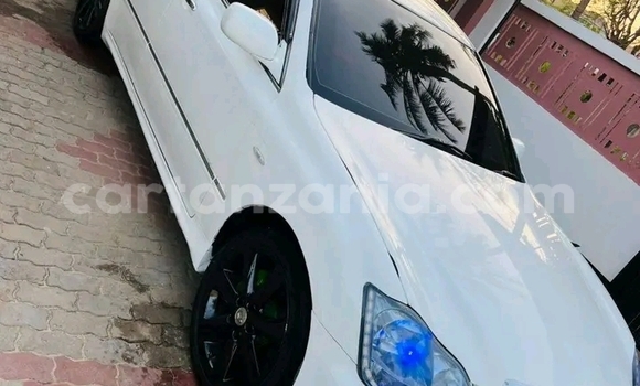 Buy Used Toyota Crown White Car in Dar es Salaam in Dar es Salaam