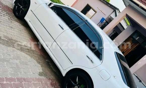 Buy Used Toyota Crown White Car in Dar es Salaam in Dar es Salaam Buy Used Toyota Crown White Car in Dar es Salaam in Dar es Salaam