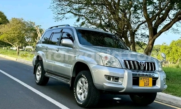 Buy Used Toyota Land Cruiser Prado White Car in Biharamulo in Kagera Buy Used Toyota Land Cruiser Prado White Car in Biharamulo in Kagera