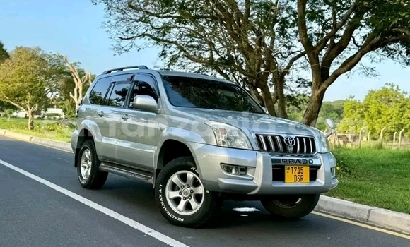 Buy Used Toyota Land Cruiser Prado White Car in Biharamulo in Kagera Buy Used Toyota Land Cruiser Prado White Car in Biharamulo in Kagera