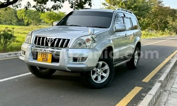 Buy Used Toyota Land Cruiser Prado White Car in Biharamulo in Kagera Buy Used Toyota Land Cruiser Prado White Car in Biharamulo in Kagera