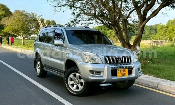 Buy Used Toyota Land Cruiser Prado White Car in Biharamulo in Kagera Buy Used Toyota Land Cruiser Prado White Car in Biharamulo in Kagera