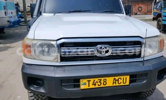 Buy Used Toyota Land Cruiser Prado White Car in Biharamulo in Kagera Buy Used Toyota Land Cruiser Prado White Car in Biharamulo in Kagera