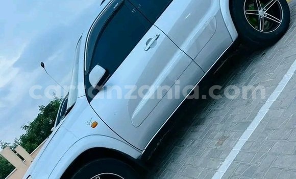 Buy Used Toyota RAV4 White Car in Buhigwe in Kigoma Buy Used Toyota RAV4 White Car in Buhigwe in Kigoma